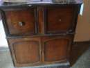 haz click para ver mas detalles de  Antiguo mueble con radio y tocadisco